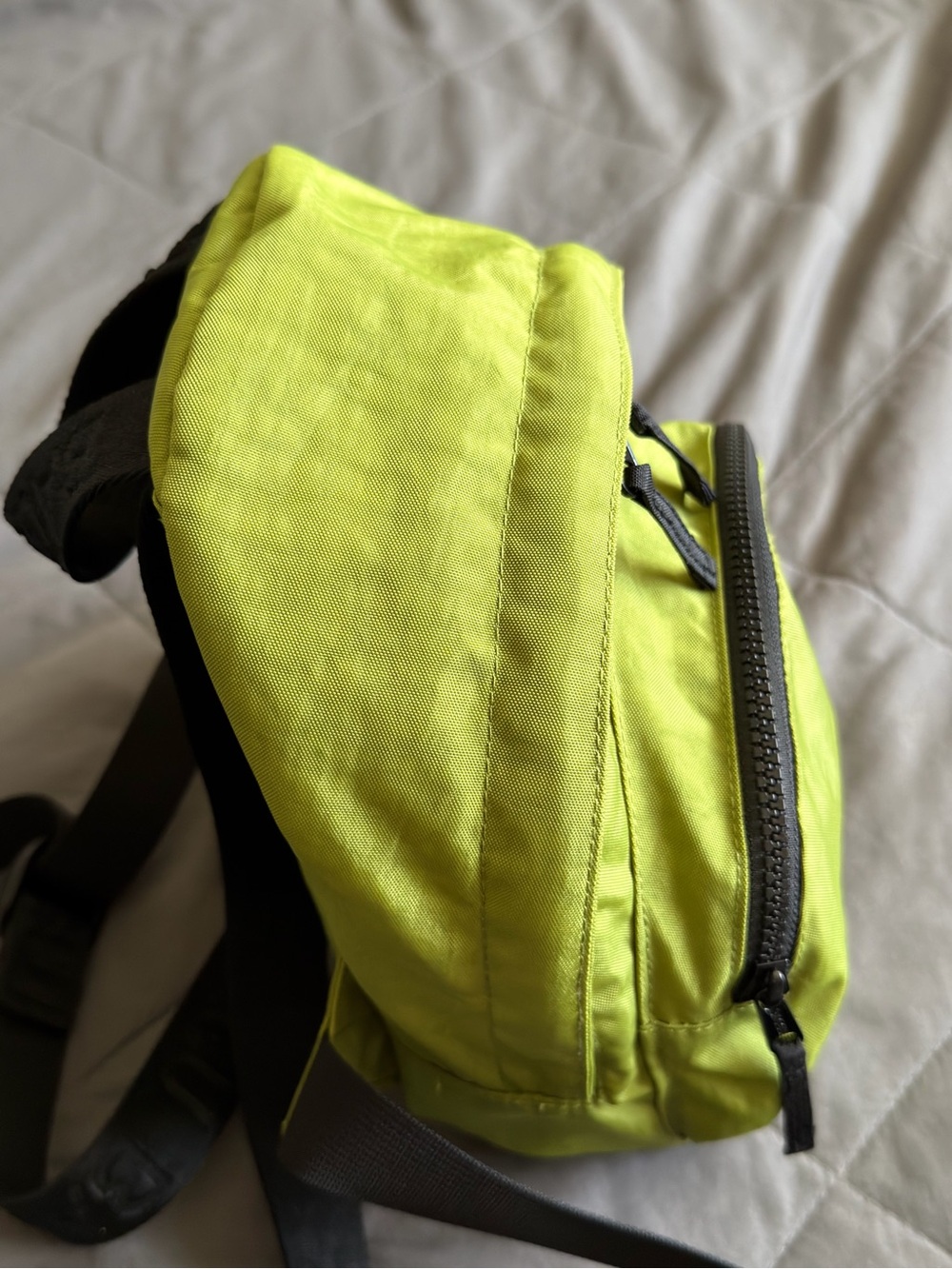 Baggu mini backpack in Green Juice 🍏 - Picture 6 of 8